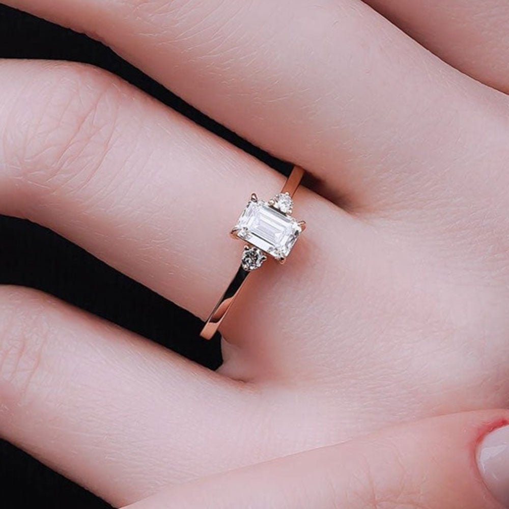 0.50 Karat Emerald & 0.10 Karat Yuvarlak Kesim Tektaş Pırlanta Yüzük - RNF0547 | Ronaff Pırlanta | Tektaş Yüzük, Pırlanta Yüzük, Kolye, Küpe
