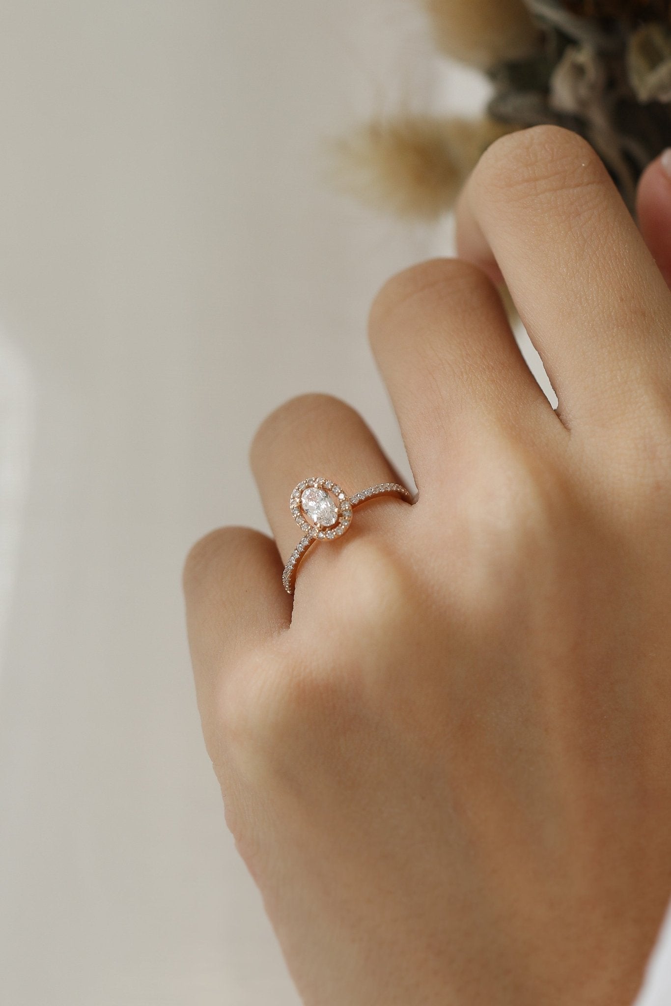 0.62 Karat Oval Kesim Halo Pırlanta Yüzük - RNF0647 | Ronaff Pırlanta | Tektaş Yüzük, Pırlanta Yüzük, Kolye, Küpe