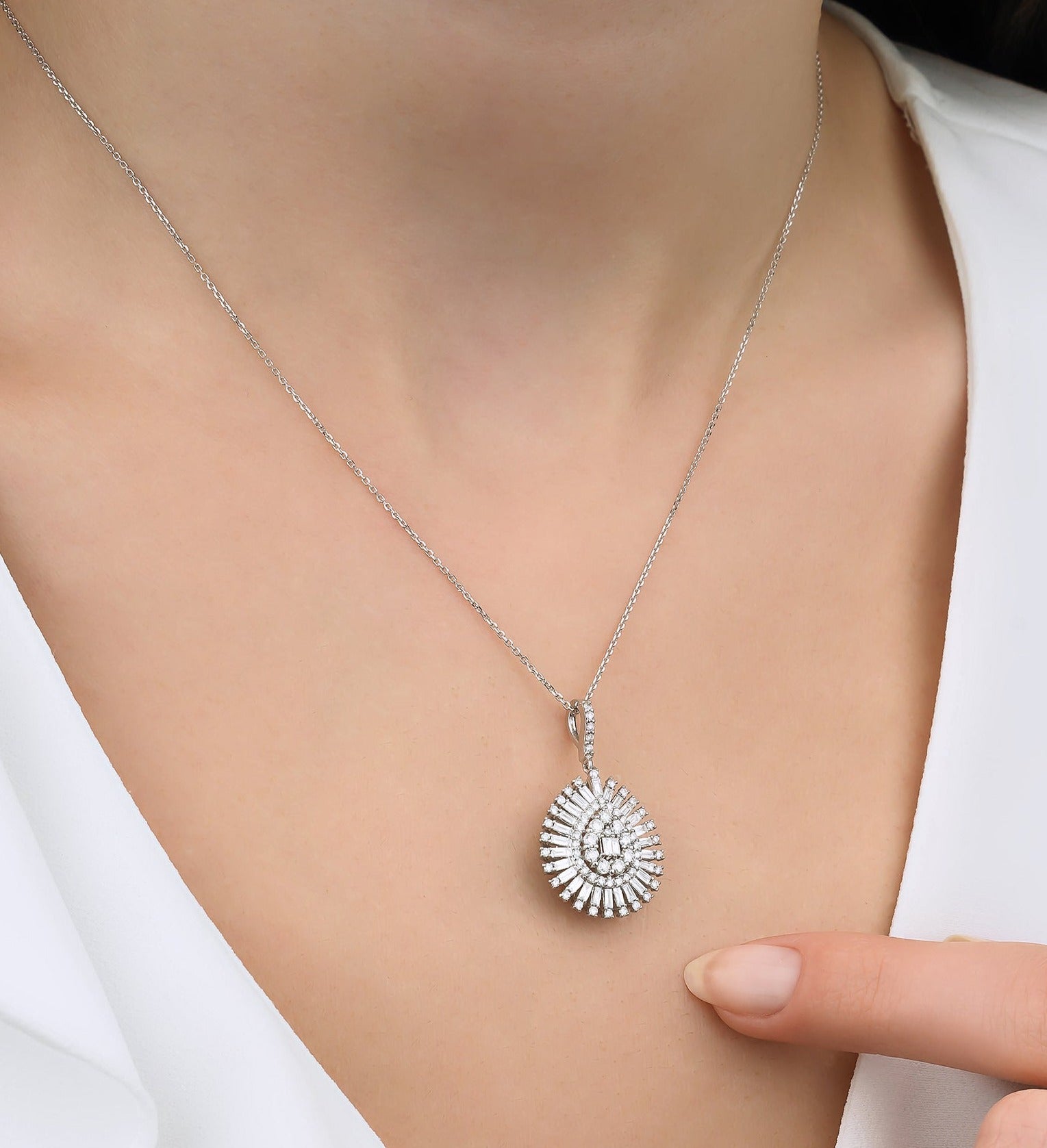1.23 Karat Baget Pırlantalı Kolye - RNF0664 | Ronaff Pırlanta | Tektaş Yüzük, Pırlanta Yüzük, Kolye, Küpe
