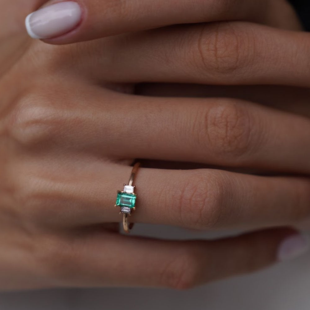 1.28 Karat Emerald Kesim Zümrüt & 0.40 Karat Baget Kesim Pırlantalı Tektaş Yüzük - RNF0118 | Ronaff Pırlanta | Tektaş Yüzük, Pırlanta Yüzük, Kolye, Küpe