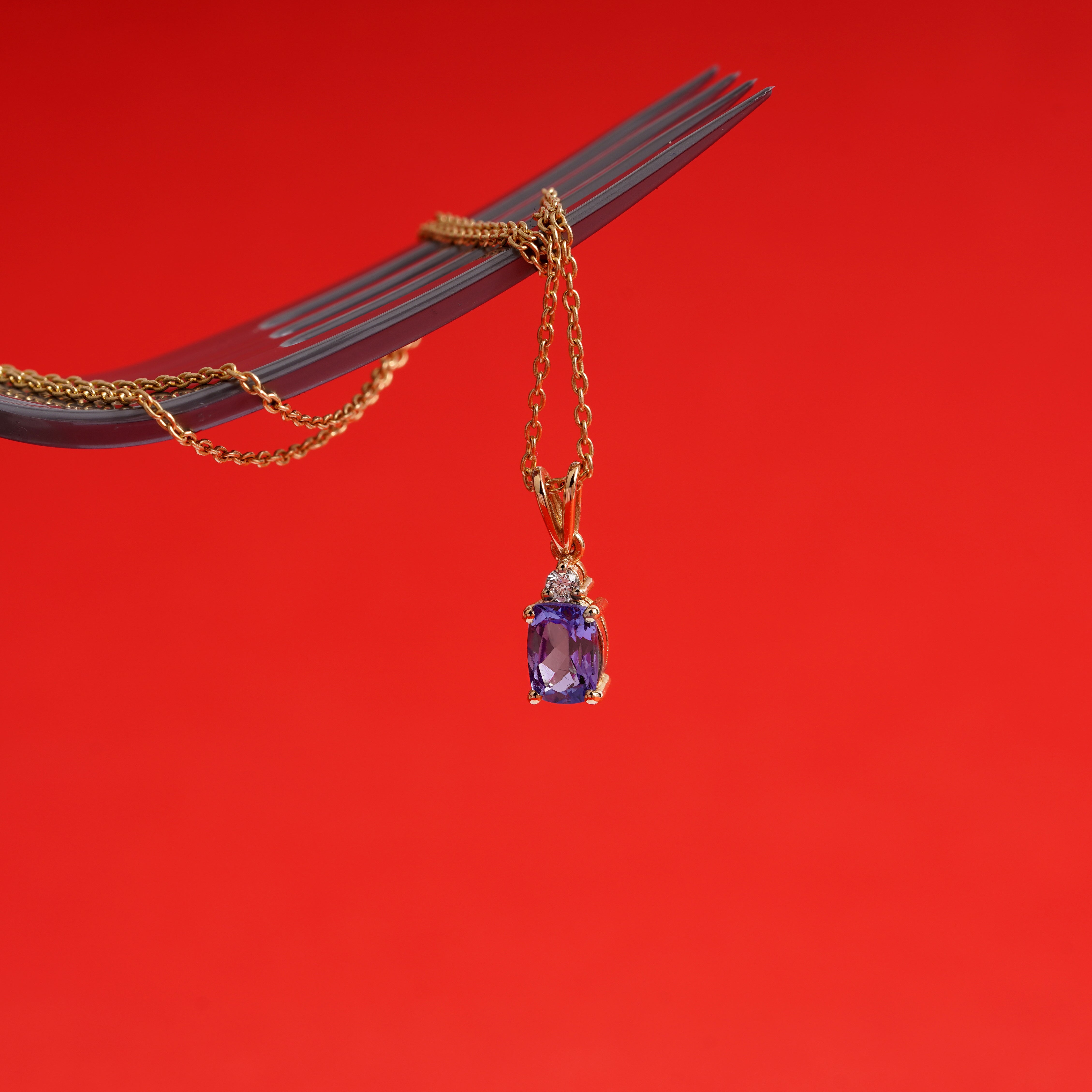 0.80 Karat Oval Tanzanit & 0.03 Karat Yuvarlak Kesim Pırlanta Kolye - RNF01033 | Ronaff Pırlanta | Tektaş Yüzük, Pırlanta Yüzük, Kolye, Küpe