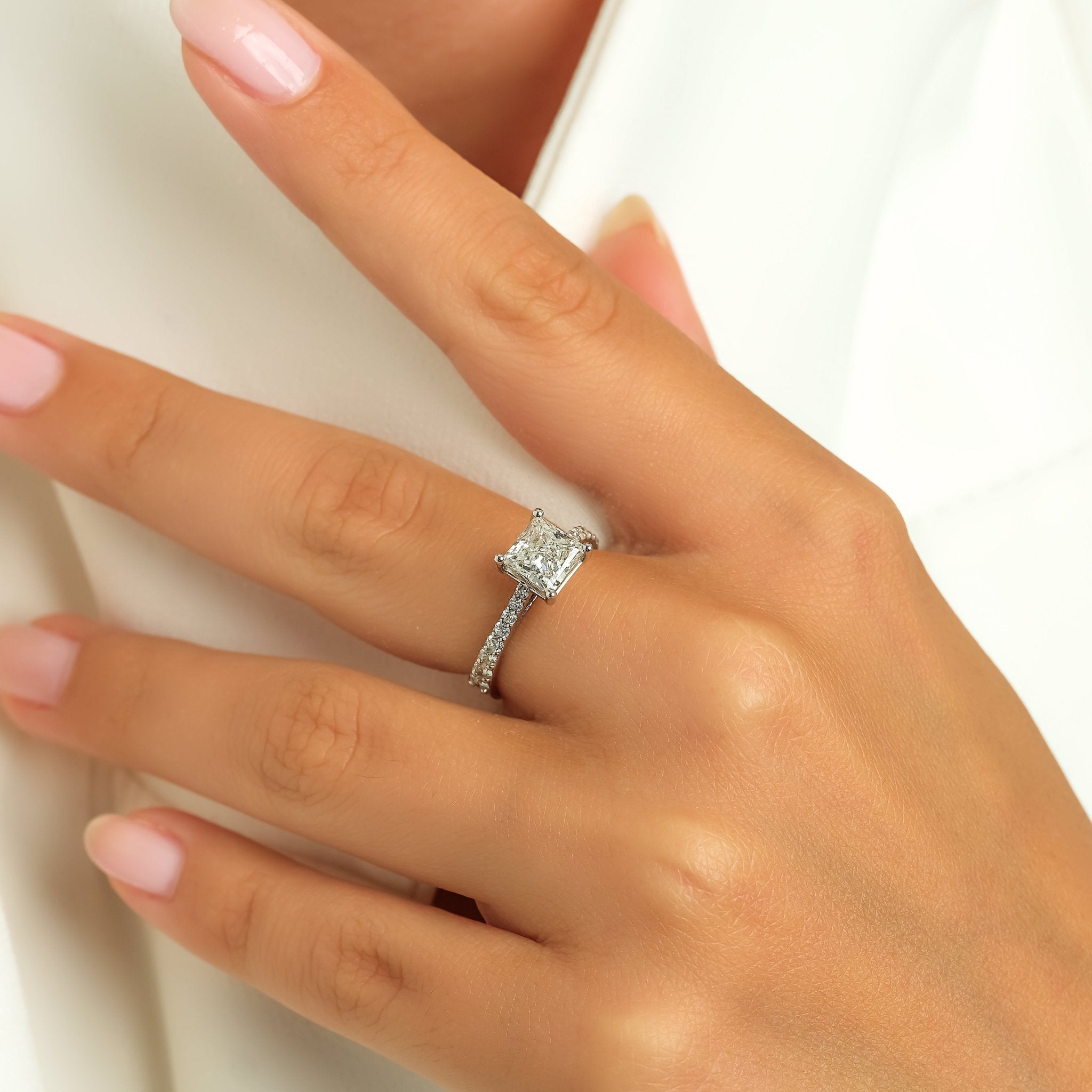 1.25 Karat Prenses (Kare) & 0.28 Karat Yuvarlak Kesim HRD Sertifikalı Tektaş Yüzük - RNF0887 | Ronaff Pırlanta | Tektaş Yüzük, Pırlanta Yüzük, Kolye, Küpe