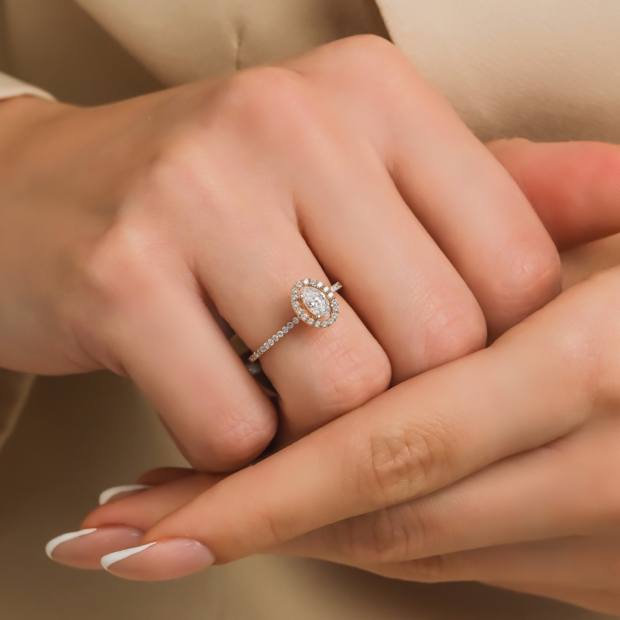 0.62 Karat Oval Kesim Halo Pırlanta Yüzük - RNF0647 | Ronaff Pırlanta | Tektaş Yüzük, Pırlanta Yüzük, Kolye, Küpe