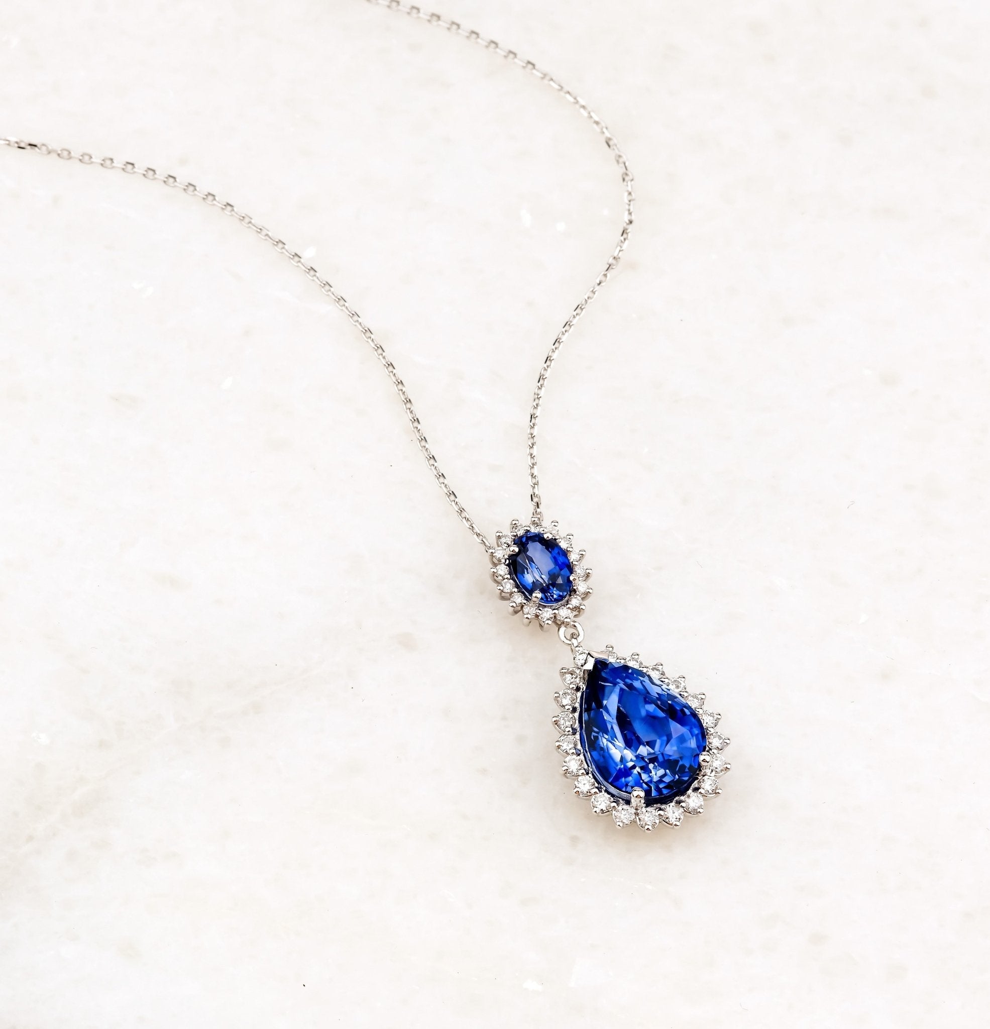 6.21 Karat Damla Büyük Safir & 1.66 Karat Oval Küçük Safir & 0.42 Karat Pırlanta Kolye - RNF0956 | Ronaff Pırlanta | Tektaş Yüzük, Pırlanta Yüzük, Kolye, Küpe