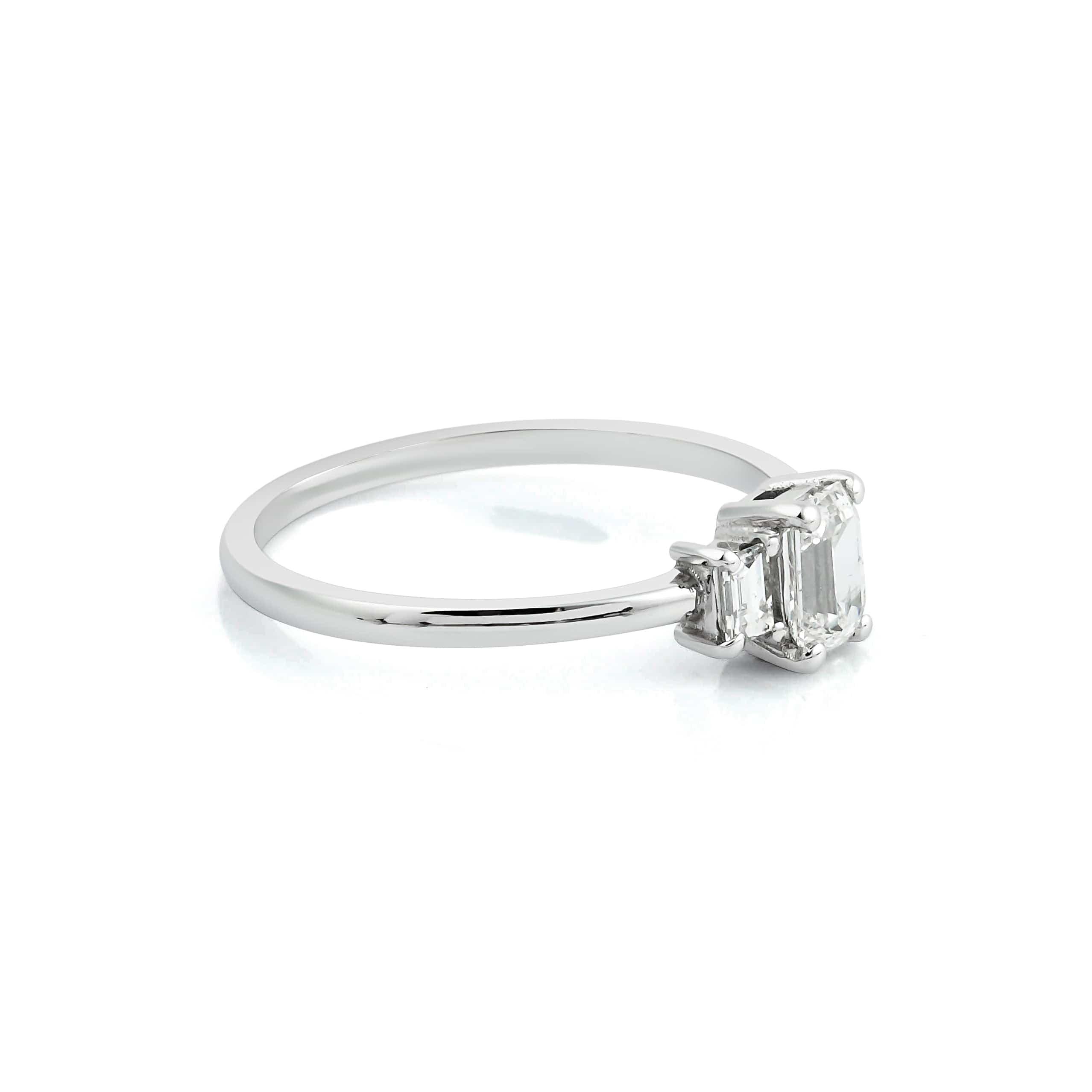 0.40 Karat Emerald Kesim Tektaş & 0.20 Karat x2 Baget Kesim Üçtaş Tria HRD Pırlanta Yüzük - RNF0111 | Ronaff Pırlanta | Tektaş Yüzük, Pırlanta Yüzük, Kolye, Küpe