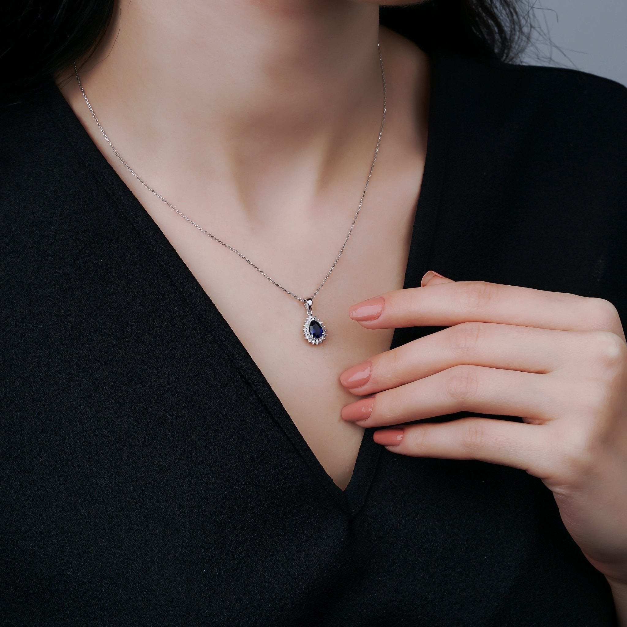 1.00 Karat Damla Kesim Pırlantalı Safir Kolye - RNF0383 | Ronaff Pırlanta | Tektaş Yüzük, Pırlanta Yüzük, Kolye, Küpe