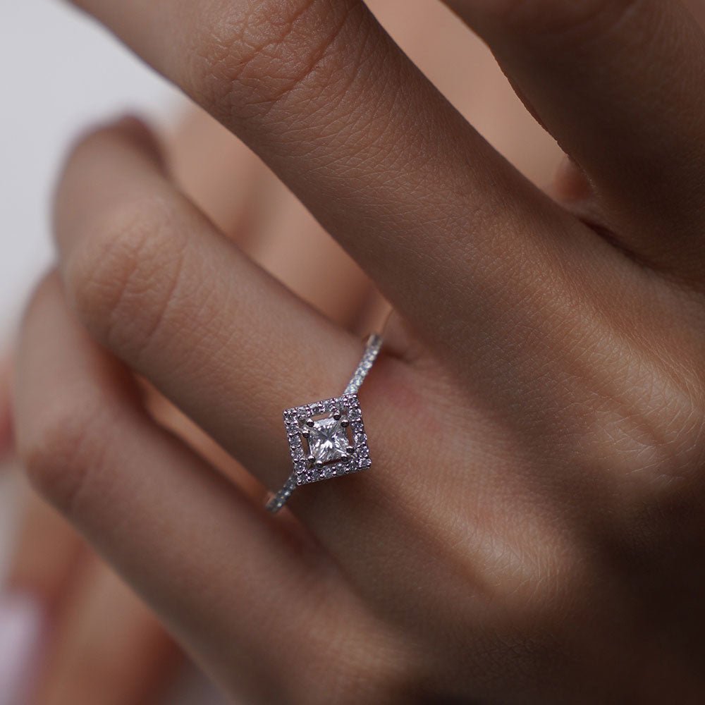 0.30 Karat Prenses & 0.34 Karat Yuvarlak Kesim GIA/HRD Sertifikalı Tektaş Pırlanta Yüzük - RNF0654 | Ronaff Pırlanta | Tektaş Yüzük, Pırlanta Yüzük, Kolye, Küpe
