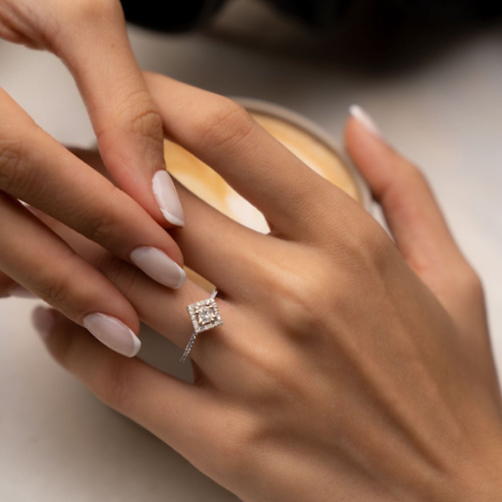 0.30 Karat Prenses & 0.34 Karat Yuvarlak Kesim GIA/HRD Sertifikalı Tektaş Pırlanta Yüzük - RNF0654 | Ronaff Pırlanta | Tektaş Yüzük, Pırlanta Yüzük, Kolye, Küpe