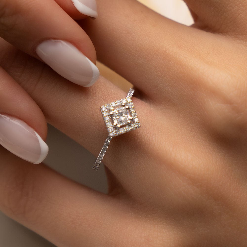 0.30 Karat Prenses & 0.34 Karat Yuvarlak Kesim GIA/HRD Sertifikalı Tektaş Pırlanta Yüzük - RNF0654 | Ronaff Pırlanta | Tektaş Yüzük, Pırlanta Yüzük, Kolye, Küpe