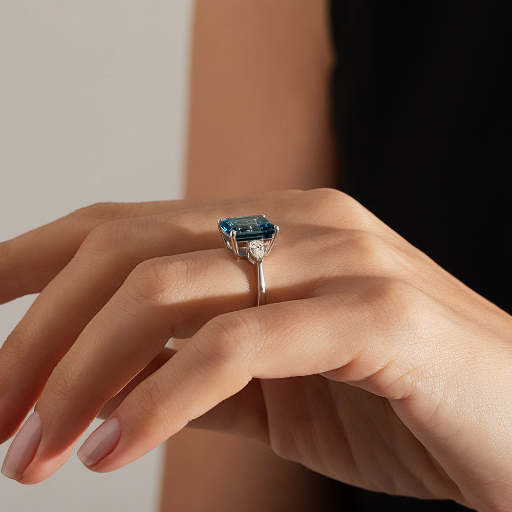 5.40 Karat London Blue Topaz & 0.60 Karat Damla Pırlantalı Yüzük-RNF1304 | Ronaff Pırlanta | Tektaş Yüzük, Pırlanta Yüzük, Kolye, Küpe