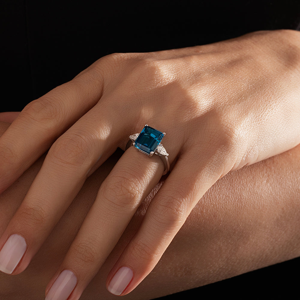 5.40 Karat London Blue Topaz & 0.60 Karat Damla Pırlantalı Yüzük-RNF1304 | Ronaff Pırlanta | Tektaş Yüzük, Pırlanta Yüzük, Kolye, Küpe