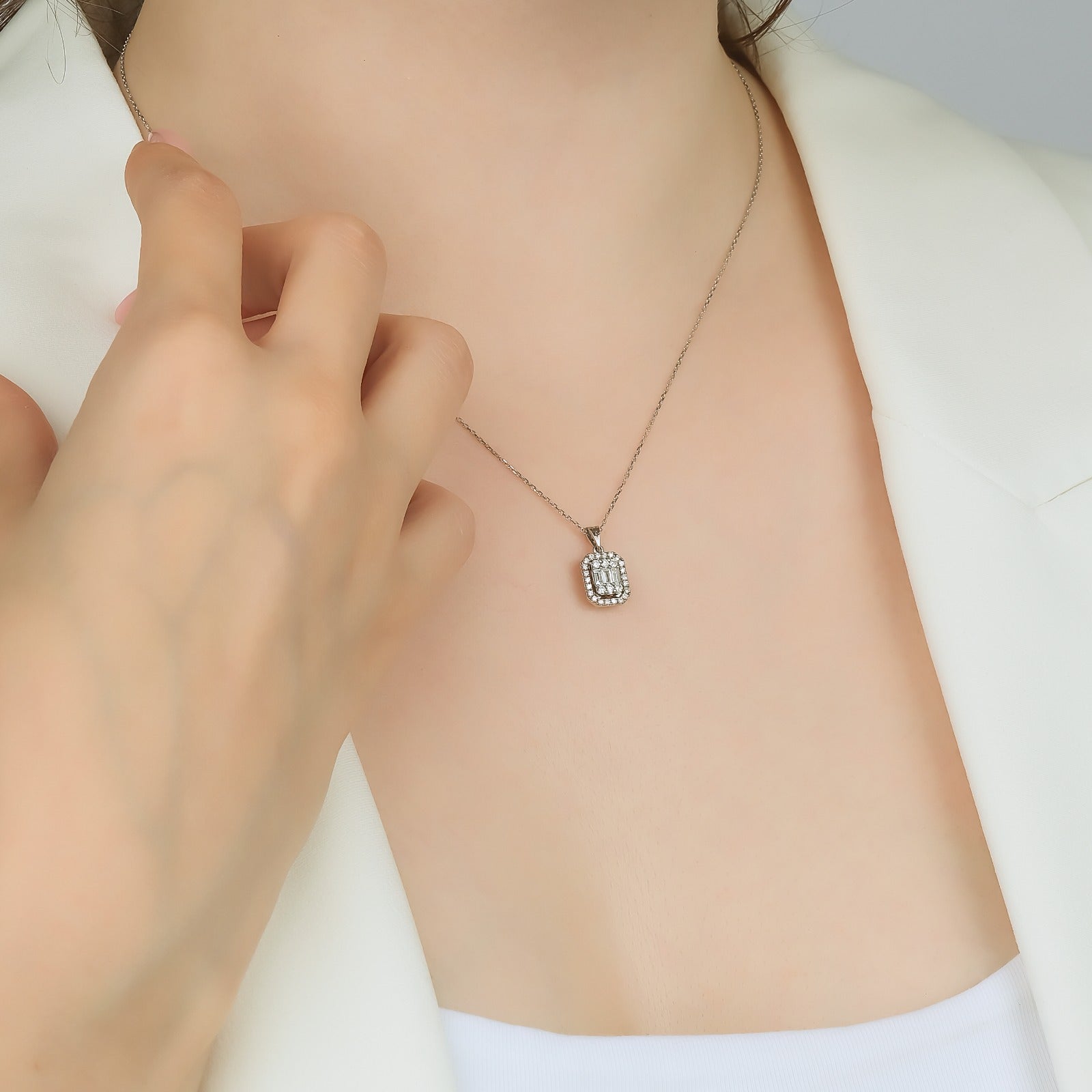 0.32 Karat Yuvarlak Kesim & 0.12 Karat Baget Kesim Pırlanta Kolye - RNF0754 | Ronaff Pırlanta | Tektaş Yüzük, Pırlanta Yüzük, Kolye, Küpe