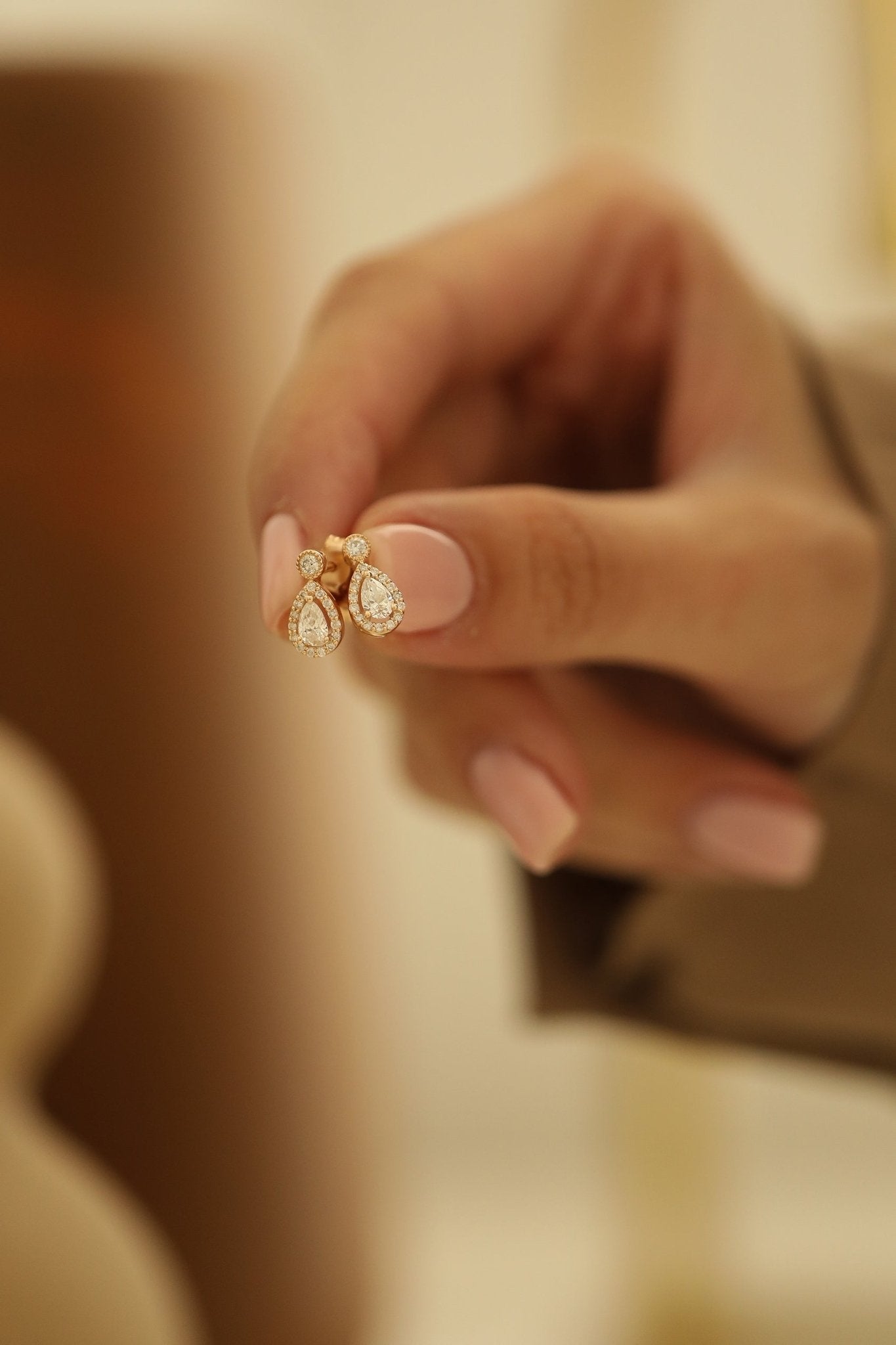 0.40 Karat Damla & 0.20 Karat Yuvarlak Kesim Pırlanta Küpe - RNF0678 | Ronaff Pırlanta | Tektaş Yüzük, Pırlanta Yüzük, Kolye, Küpe