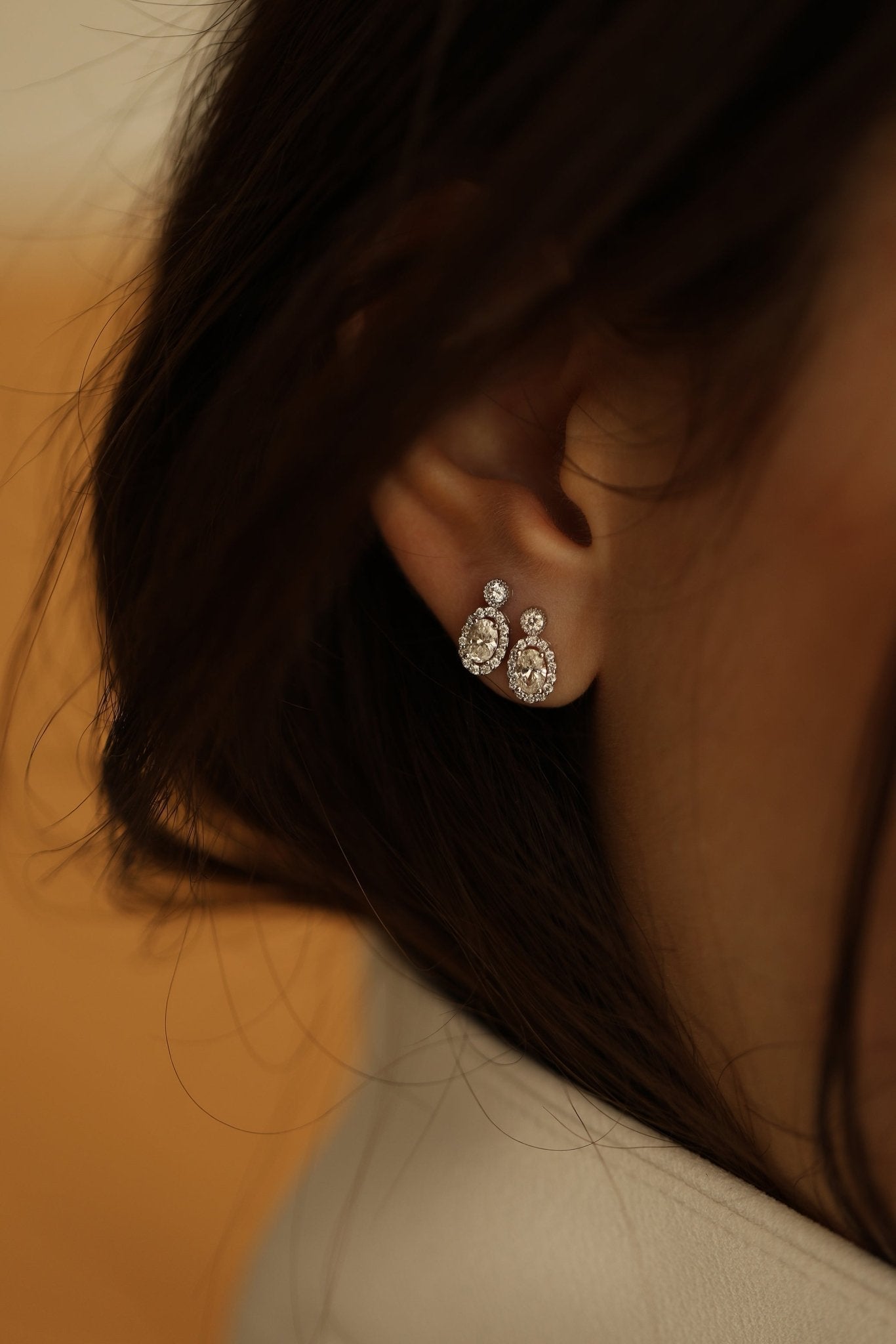 0.40 Karat Oval Kesim & 0.20 Karat Yuvarlak Kesim Pırlanta Küpe - RNF0679 | Ronaff Pırlanta | Tektaş Yüzük, Pırlanta Yüzük, Kolye, Küpe