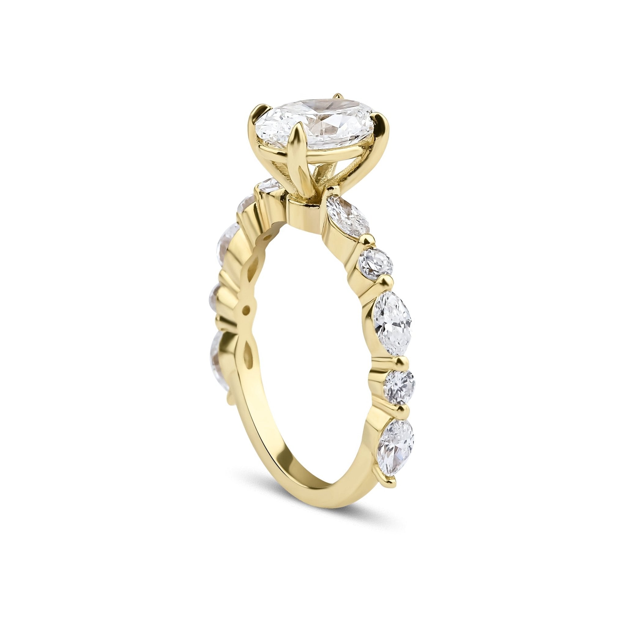 0.70 Karat Oval Kesim & 0.30 Karat Markiz Kesim & 0.12 Karat Yuvarlak Kesim GIA/HRD Sertifikalı Tektaş Pırlanta Markiz Kollu Yüzük - RNF0767 | Ronaff Pırlanta | Tektaş Yüzük, Pırlanta Yüzük, Kolye, Küpe