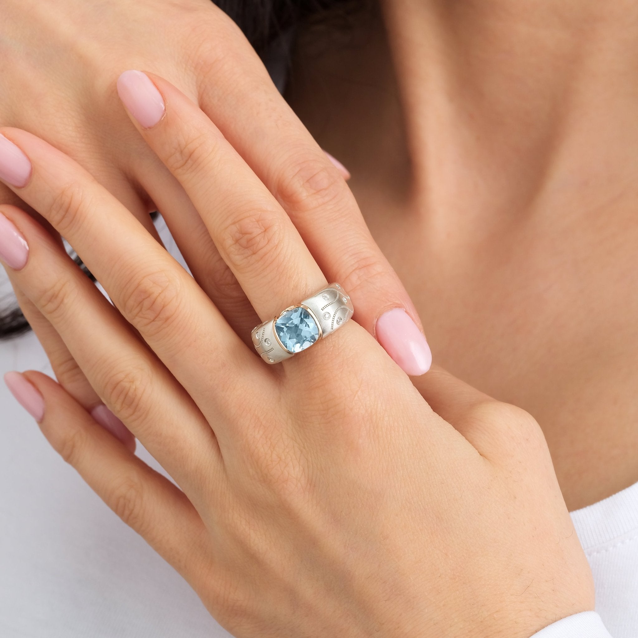 3.53 Karat Merkez Blue Topaz & 0.20 Karat Kenar Pırlanta Tasarım Yüzük - RNF0993 | Ronaff Pırlanta | Tektaş Yüzük, Pırlanta Yüzük, Kolye, Küpe
