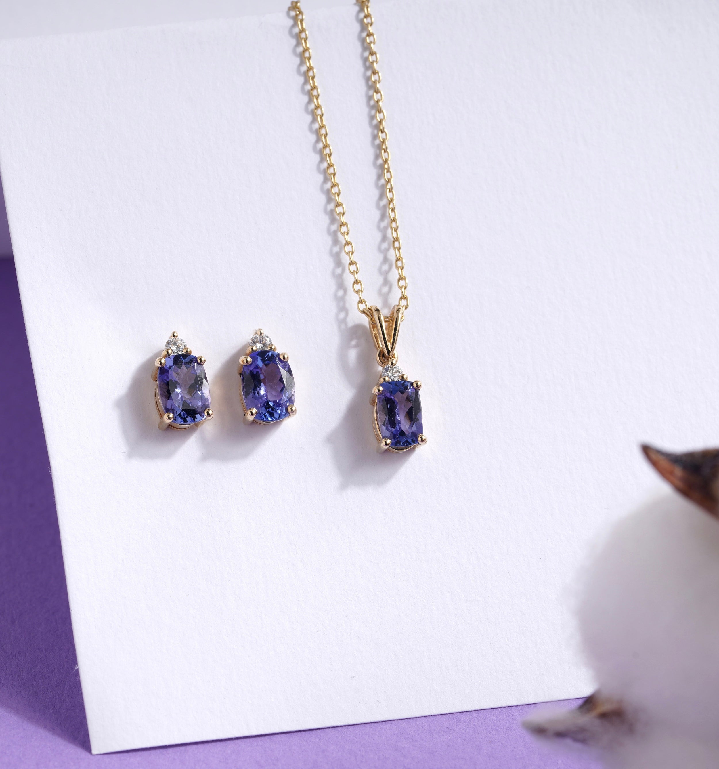 1.60 Karat Oval Tanzanit & 0.06 Karat Yuvarlak Kesim Pırlanta Küpe - RNF01034 | Ronaff Pırlanta | Tektaş Yüzük, Pırlanta Yüzük, Kolye, Küpe