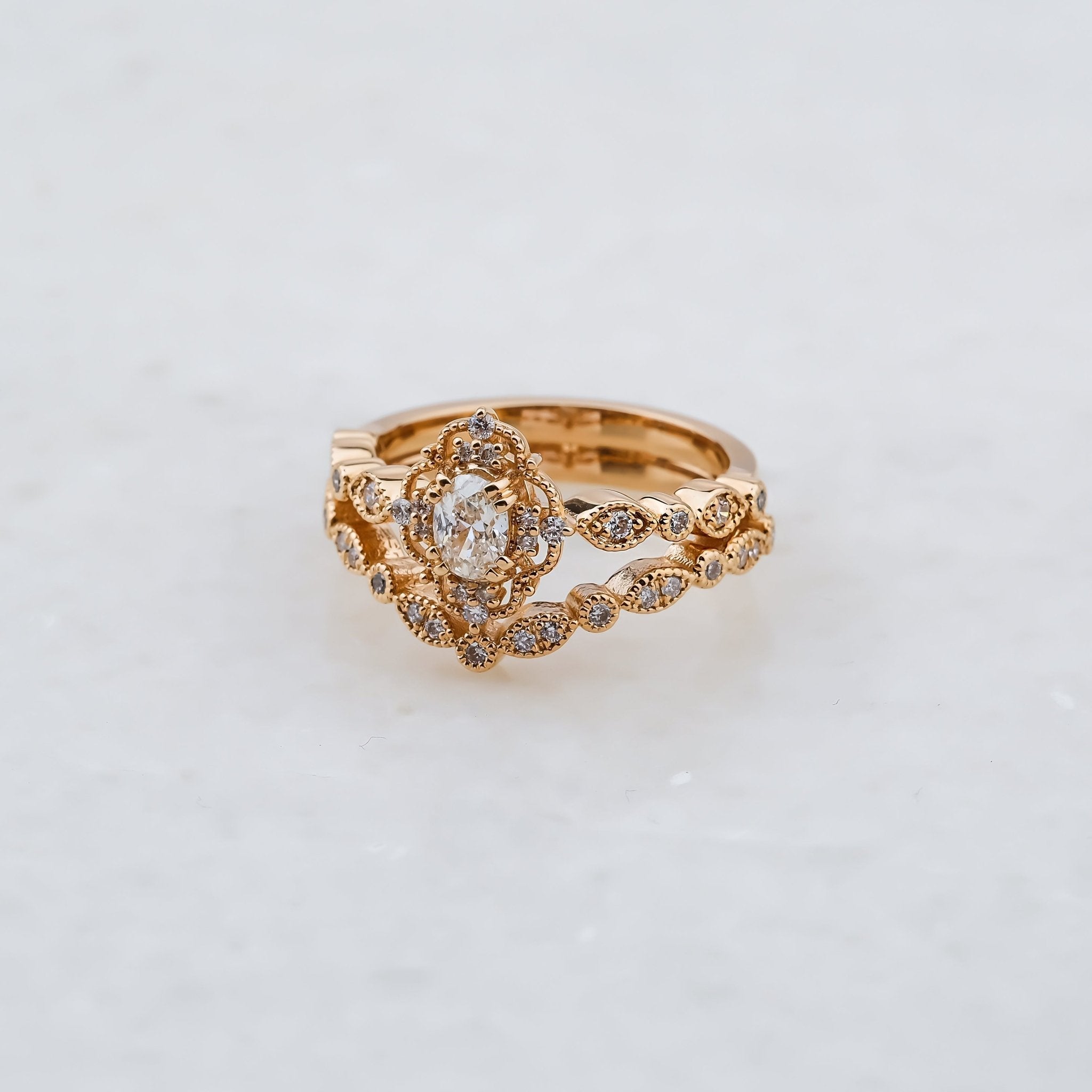 0.30 Karat Oval & 0.20 Karat Kenar Pırlantalı Tasarım Tektaş Yüzük - RNF0833 | Ronaff Pırlanta | Tektaş Yüzük, Pırlanta Yüzük, Kolye, Küpe
