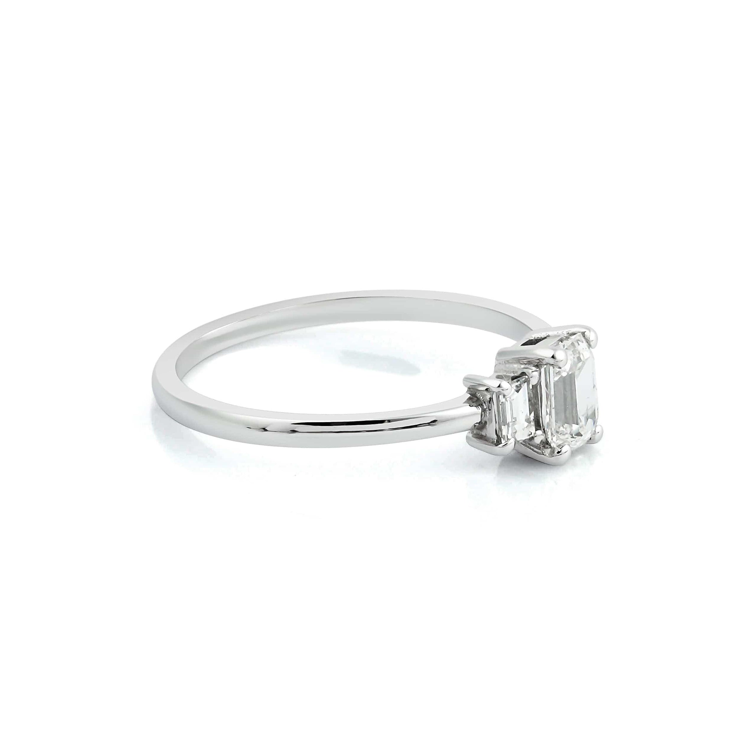 0.40 Karat Emerald Kesim Tektaş & 0.20 Karat x2 Baget Kesim Üçtaş Tria HRD Pırlanta Yüzük - RNF0111 | Ronaff Pırlanta | Tektaş Yüzük, Pırlanta Yüzük, Kolye, Küpe